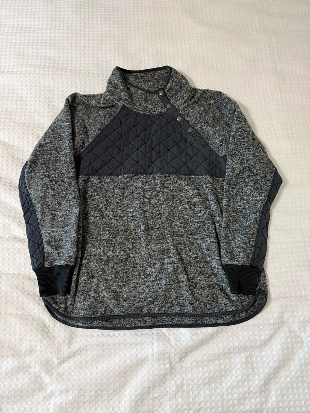 Abercrombie & Fitch Heather Gray and Black Quilted-Panel Fleece Pullover